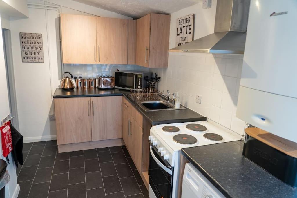 Вилла 2 Bed Sleeps 4 Central Haverfordwest Town House Экстерьер фото